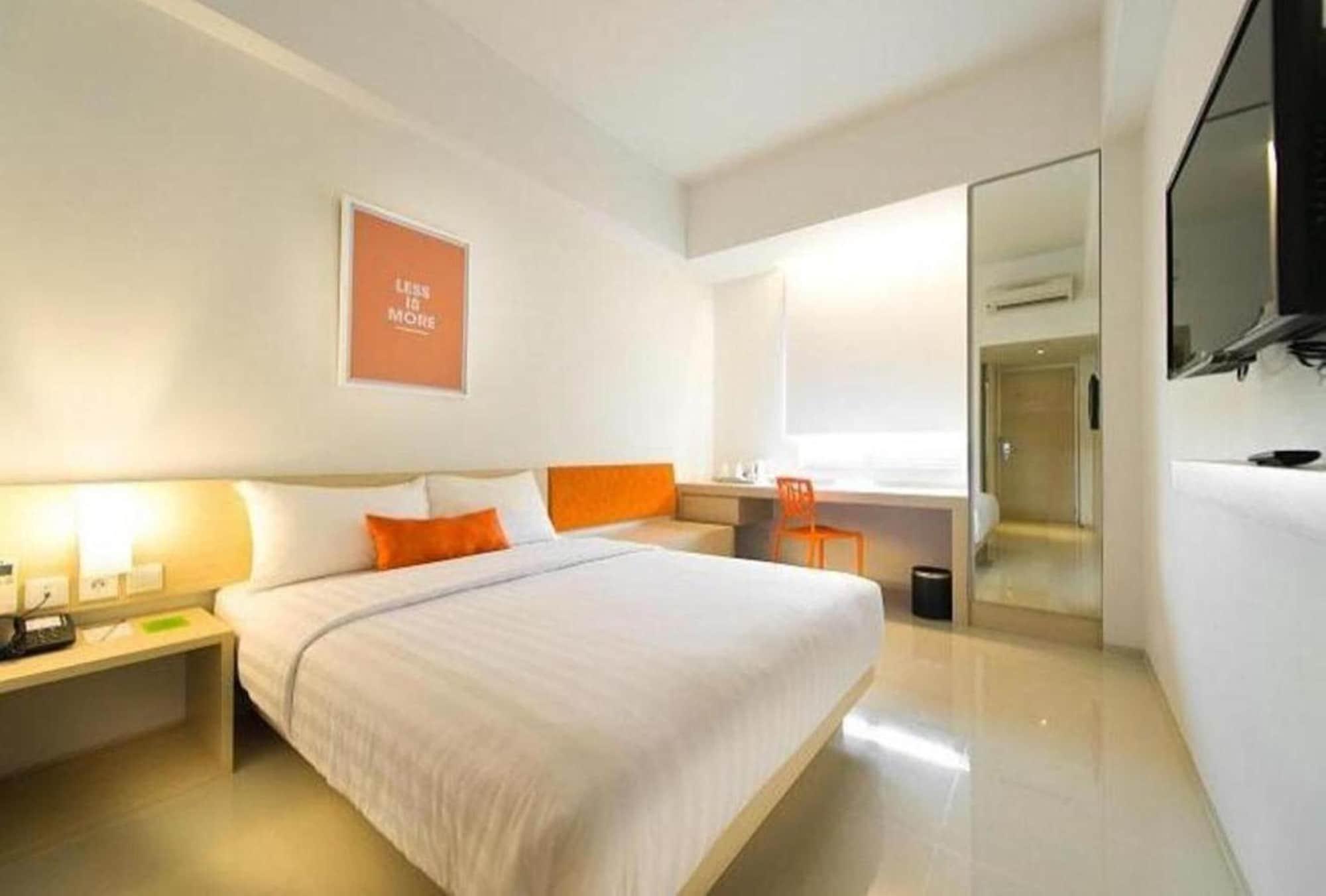 Hotel Zuri Express Lippo Cikarang Bekasi Esterno foto
