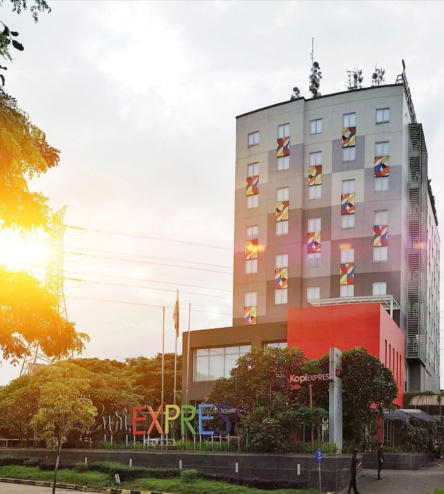 Hotel Zuri Express Lippo Cikarang Bekasi Esterno foto